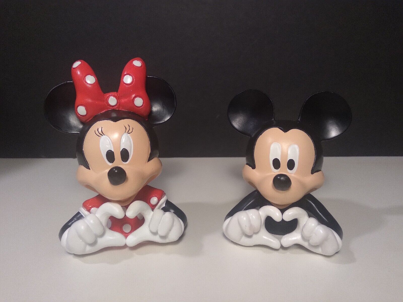 Disney Mickey Mouse & Minnie Heart Hands Resin Figure Set street art mighty jaxx